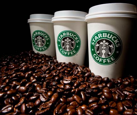 Starbucks начали продавать многоразовые, полностью перерабатываемые стаканы